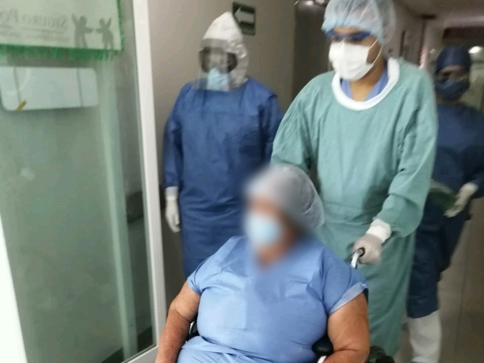 Egresan dos mujeres del Hospital General de Apatzingán por mejoría a COVID-19