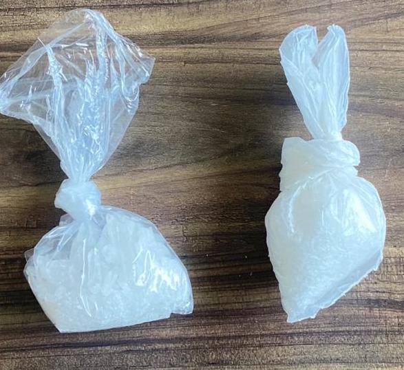 Detienen SSP y GN a dos en posesión de envoltorios con sustancia granulosa, al parecer metanfetamina
