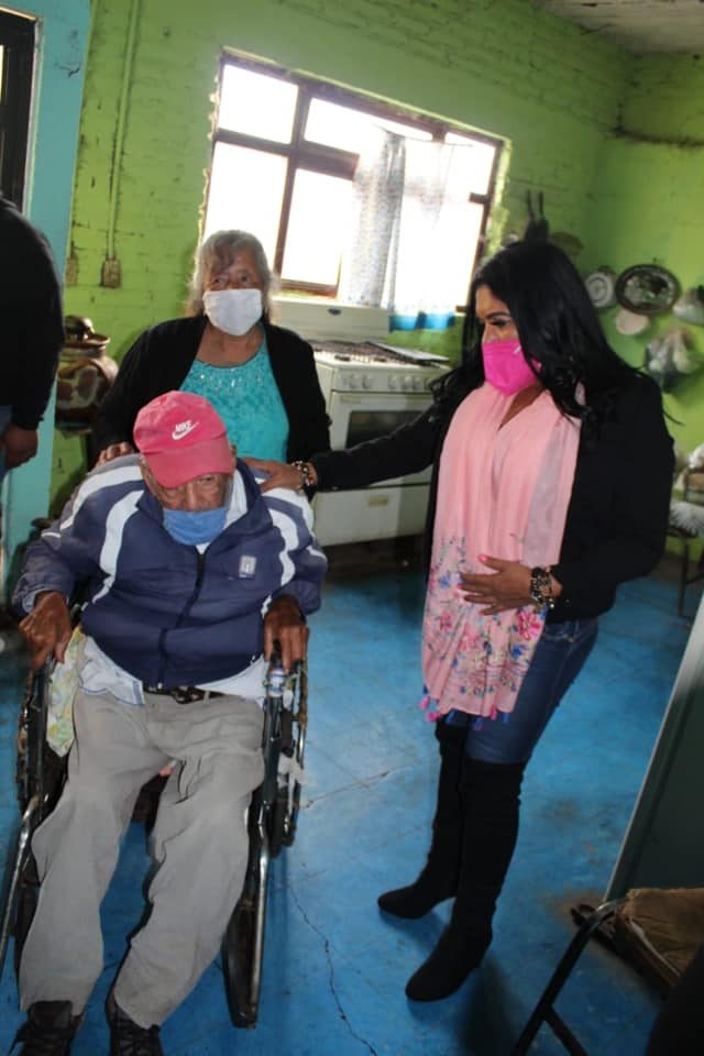 Wilma Zavala lleva apoyos en beneficio de adultos mayores de Zacapu
