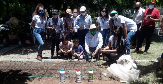 Cautiva a mujeres de Lázaro Cárdenas, huertos de Agricultura Sustentable