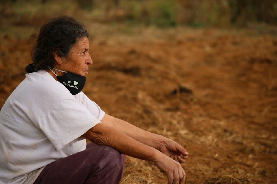 La mujer da vida y hace florecer el campo michoacano