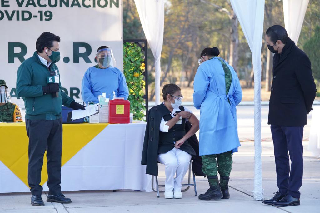 Zoé Robledo, encabezó el arranque de la vacunación contra COVID-19