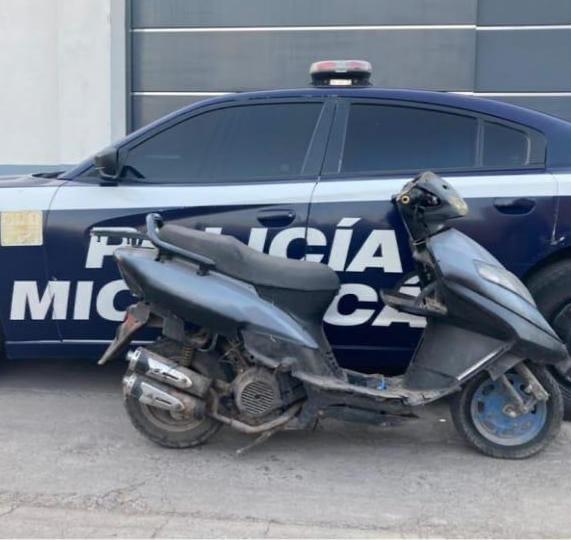 Asegura SSP motocicleta con alteraciones en sus medios de identificación, en Santa Ana Maya