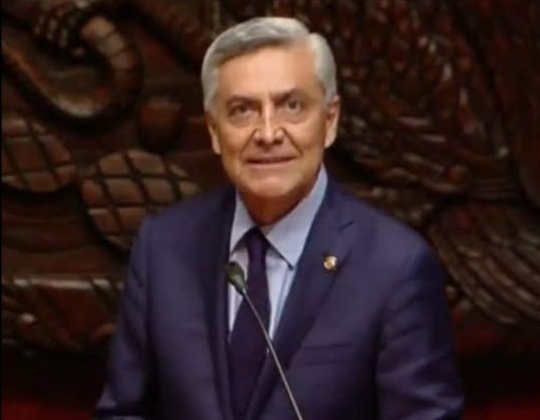 Se registra Cristóbal Arias Solís al gobierno de Michoacán.