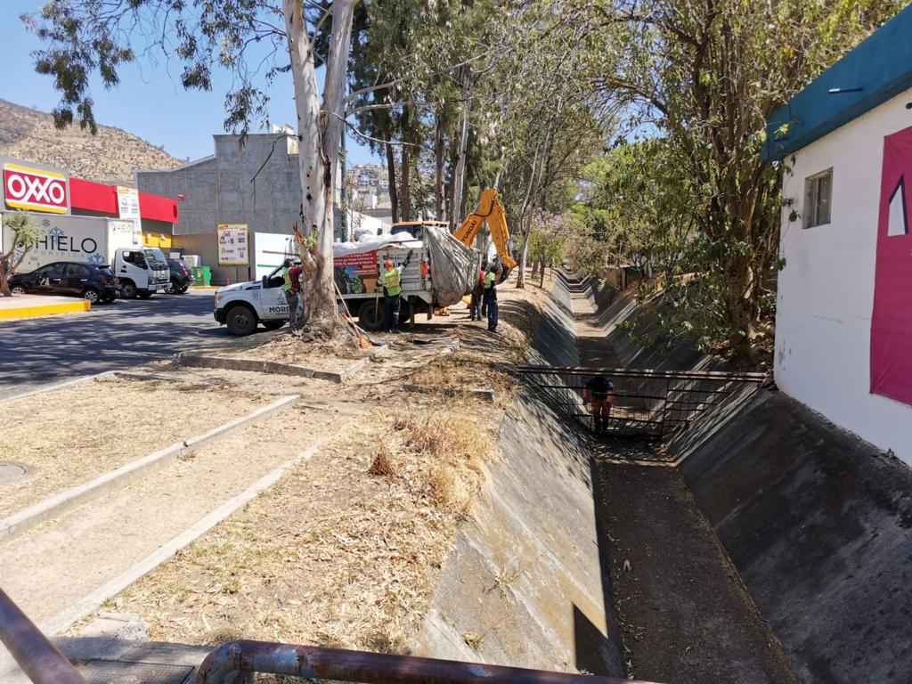Gobierno de Morelia realiza limpieza preventiva en canal Fray Antonio de San Miguel