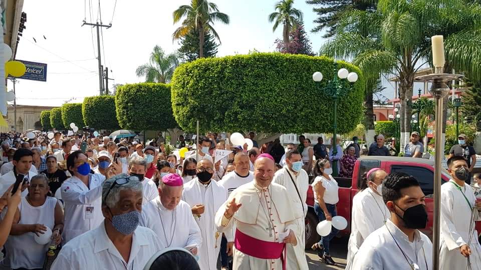 Sube a 500, solicitudes de asilo político apoyadas por la Iglesia en Aguililla