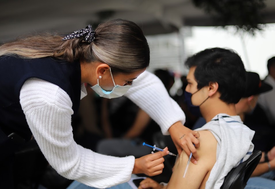 Este lunes podría darse la vacunación a jóvenes en Morelia y sus tenencias