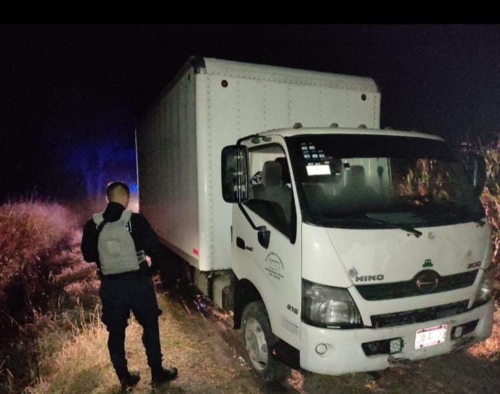 Secretaría de Seguridad Pública recupera camión que fue robado con violencia