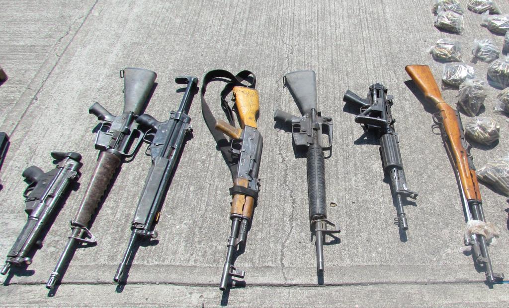 FGR INTEGRA INVESTIGACIÓN POR EL ASEGURAMIENTO DE VEHÍCULO ARTILLADO Y ARMAS EN COTIJA, MICHOACÁN