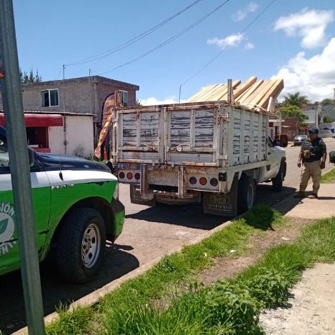 SSP asegura camión cargado con madera ilegal, en Morelia