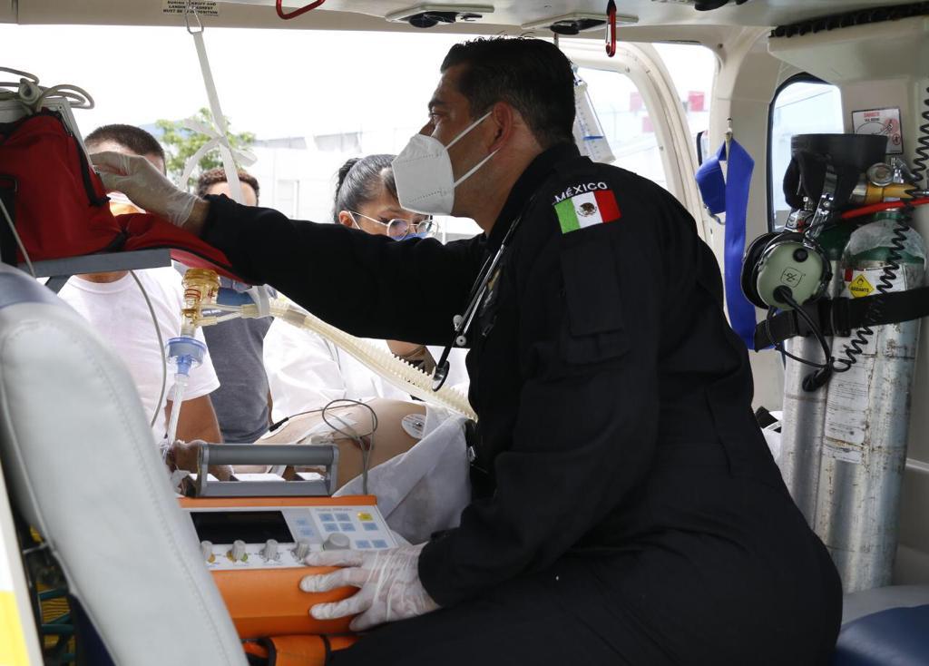 En código urgente, SSP brinda apoyo aéreo para trasladar a paciente de Huetamo a Charo