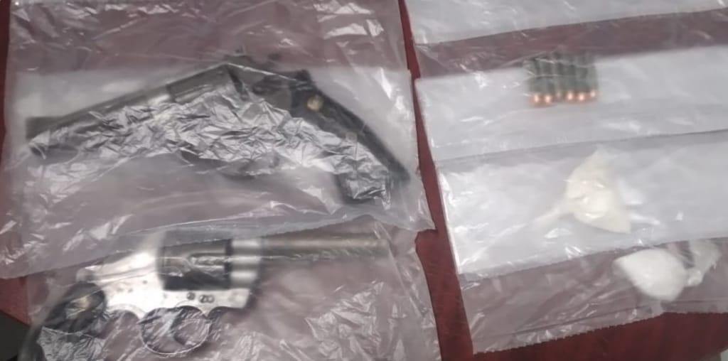 Guardia Civil y SEDENA detienen a 3 masculinos en posesión de armas de fuego y droga, en Turicato