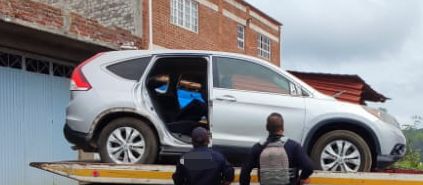 Tras reporte, SSP recupera dos vehículos con reporte de robo con violencia en Tangamandapio