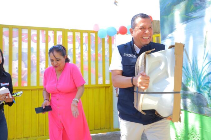 Juan Carlos Barragán lleva Échale una Mano a las Escuelas, a comunidades de Morelia