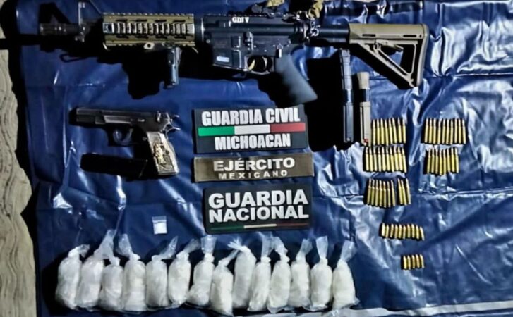 SP, Sedena y GN detienen a un hombre en posesión de #armamento y #droga; en Apatzingán