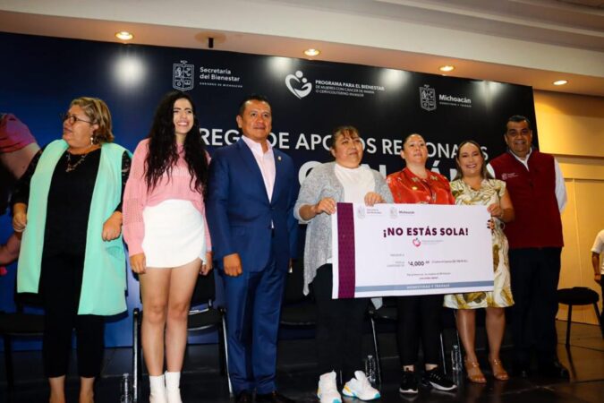 Entrega Sedebi en Morelia 1.4 mdp en apoyos a 350 mujeres con cáncer
