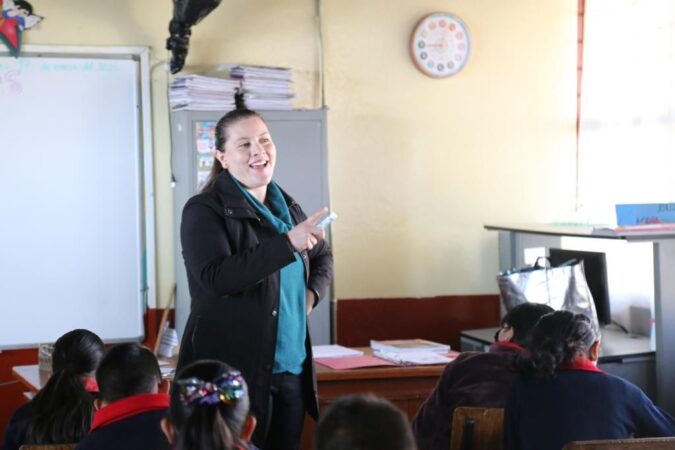 Michoacán cierra 2023 con pagos puntuales y completos a docentes