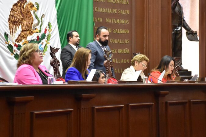 Legislatura michoacana  aprueba licencias de diputados Ernesto Núñez y David Cortés