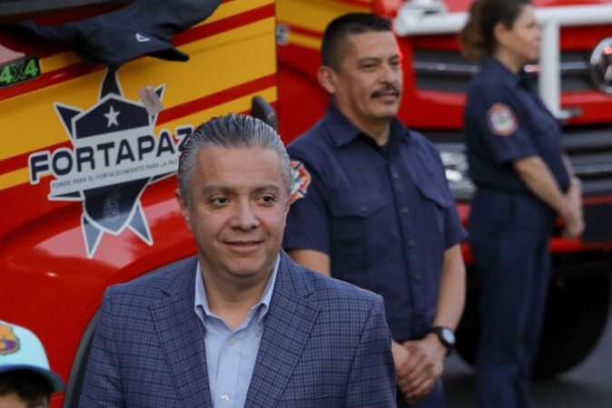 Avanza Gobierno de Michoacán en la dignificación de los bomberos: Luis Navarro