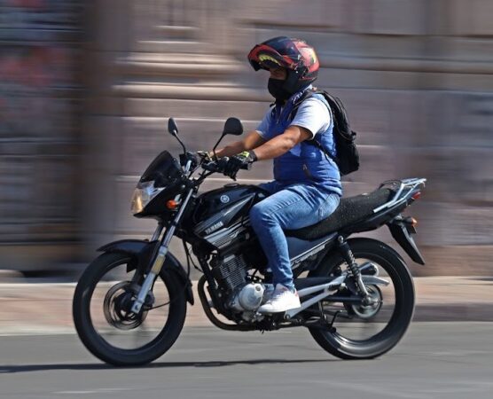 Usar casco al viajar en moto, un factor de vida o muerte: SSM