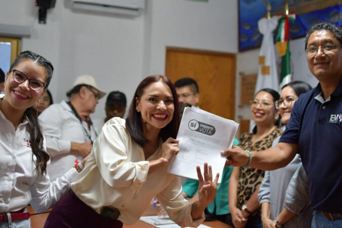 Nalleli Pedraza se registra ante el IEM como candidata a diputada local por el distrito XVII