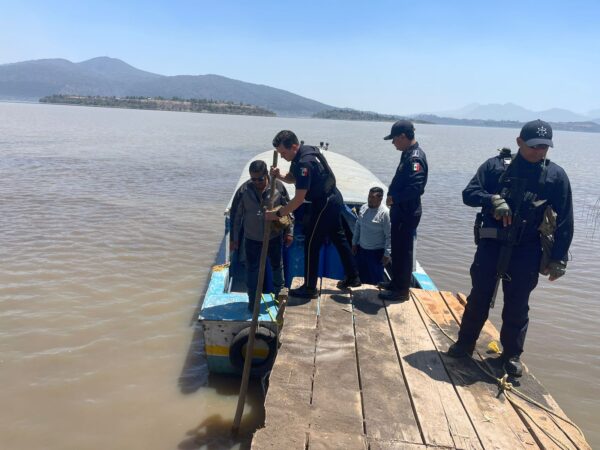 Llama al 911 o 089 para denunciar el “huachicol” de agua en el lago de Pátzcuaro
