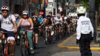 Niños, niñas y ciclistas rodaron la bici con la Guardia Civil 