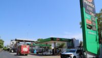 Agentes federales y estatales, garantizan seguridad en el abasto de combustible en Apatzingán 