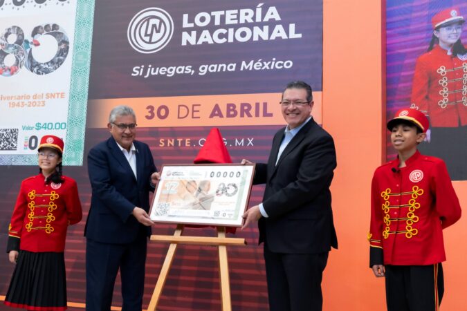 El SNTE concluye conmemoración de su 80 Aniversario con un billete de lotería