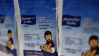 Evita la deshidratación con los sobres de Vida Suero Oral; gratuitos en la SSM 