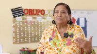 Con 50 años de labor en aulas, Lupita es un ejemplo este Día del Maestro 