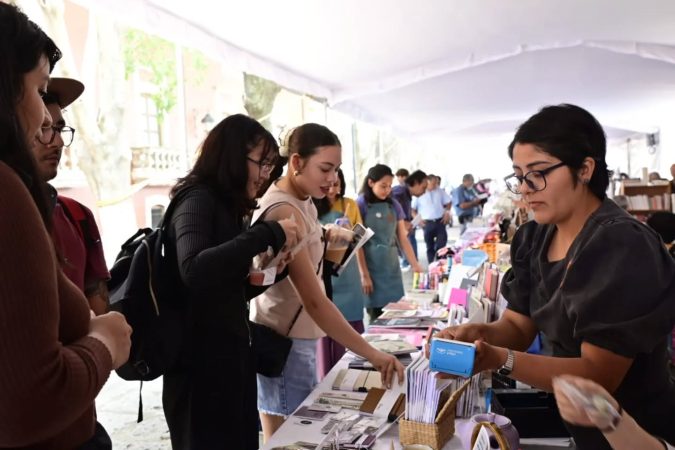 Miles de michoacanos disfrutaron de las letras y la ciencia en la Fiesta del Libro y la Rosa 2025