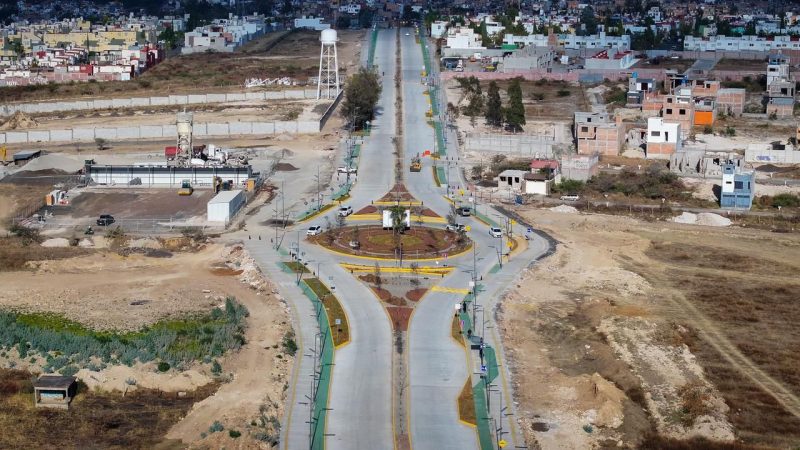 ¡Adiós a los baches! Bedolla proyecta más de 50 años de duración a la av. Amalia Solórzano