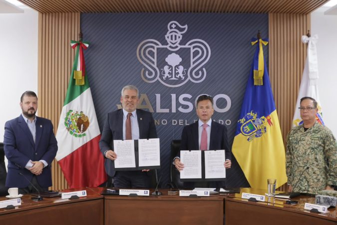 Acuerdan Michoacán y Jalisco reforzar la seguridad en municipios limítrofes