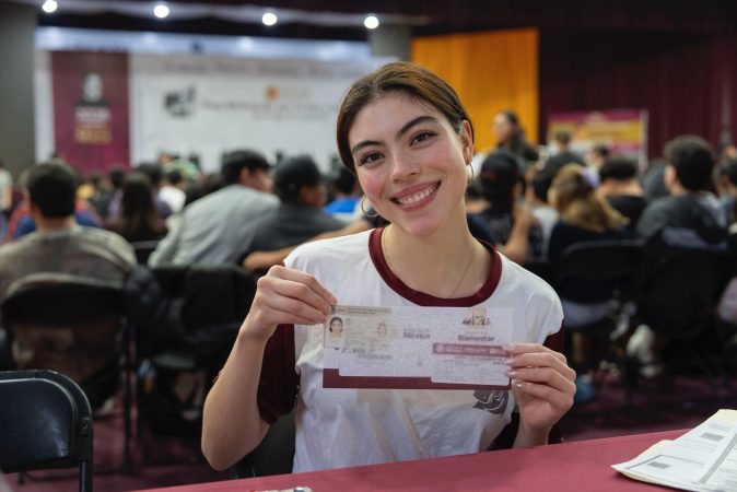 Primer depósito de la Beca Gertrudis Bocanegra ya está en tu cuenta; 1,900 pesos para tu transporte