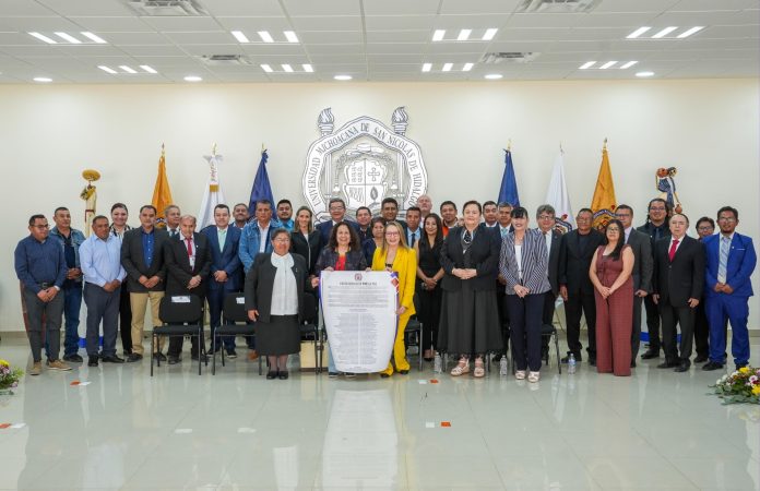Inédito Pacto Nicolaita por la Paz sellan Escuelas Incorporadas de la UMSNH