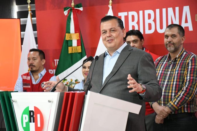 Exhibe Memo Valencia a funcionarios municipales de Morelia por delitos electorales