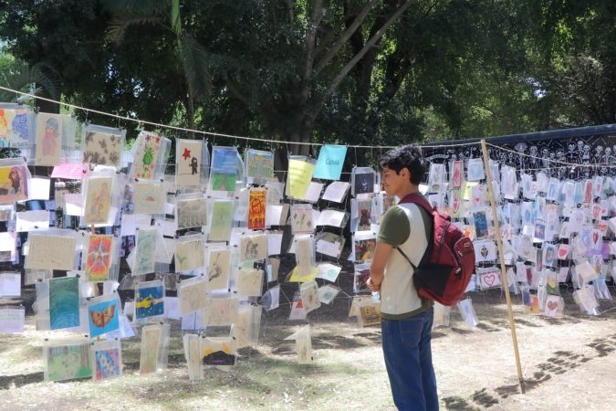 Niñas y niños de los Semilleros Creativos de Michoacán participan en muestra de arte postal