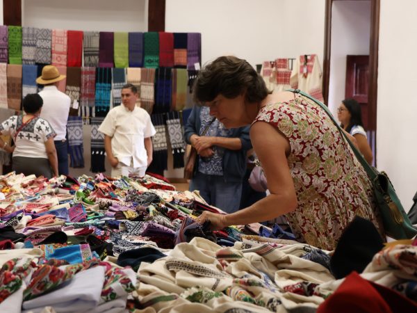Ventas en el Concurso Estatal de Artesanías en Uruapan superan los 4.4 mdp