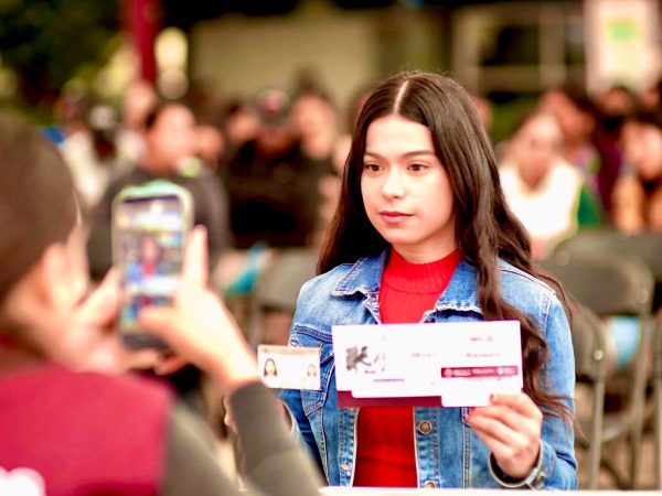 Beca Benito Juárez beneficia a más de 400 estudiantes de Preparatoria Abierta