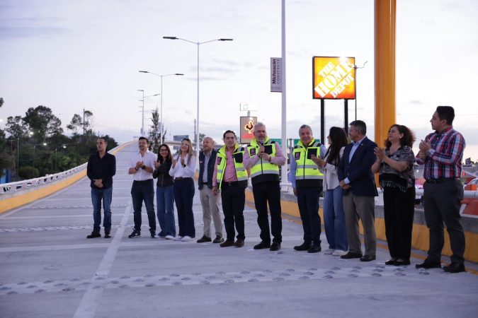 Bedolla abre a la circulación puente del distribuidor vial de la salida a Pátzcuaro