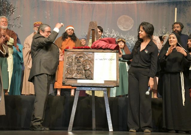 Develan placa por los 10 años de La última cena en el Teatro Melchor Ocampo
