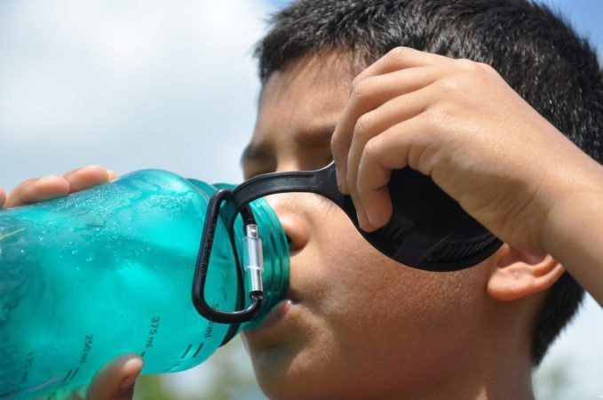 ¡Más agua, menos azúcar! Protege el crecimiento y bienestar de tus hijas e hijos: SSM