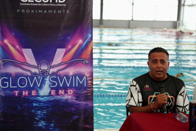 ¡Luces, música y acción! Inscríbete al maratón nocturno de natación de la Cecufid