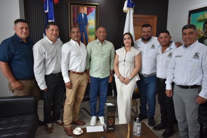 Mezcal michoacano se abre paso en República Dominicana y fortalece su expansión internacional