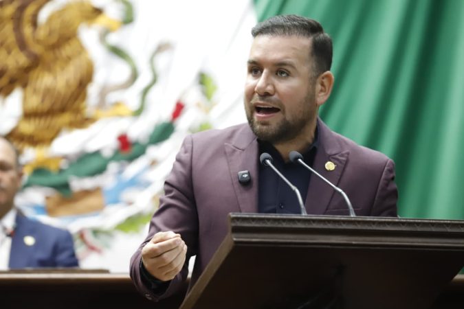 Propone Reyes Galindo agravar delitos contra docentes en Michoacán