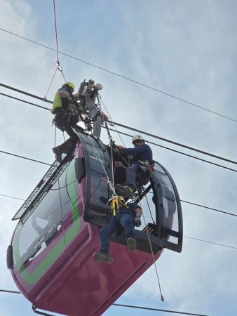 Paramédicos michoacanos se certifican en rescate especializado en teleféricos