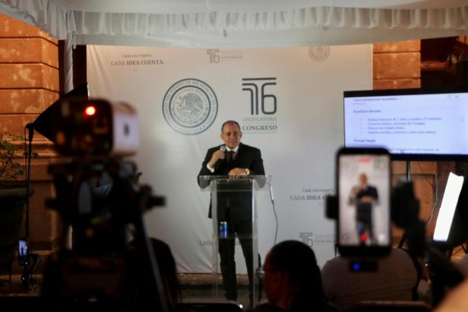 Llama Baltazar Gaona a rectora de la Universidad Michoacana a atender conflicto laboral y transparentar relevo de rectoría