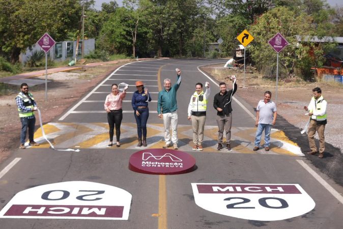 Rehabilitación de carretera de Nuevo Urecho impulsará al sector agropecuario: Bedolla