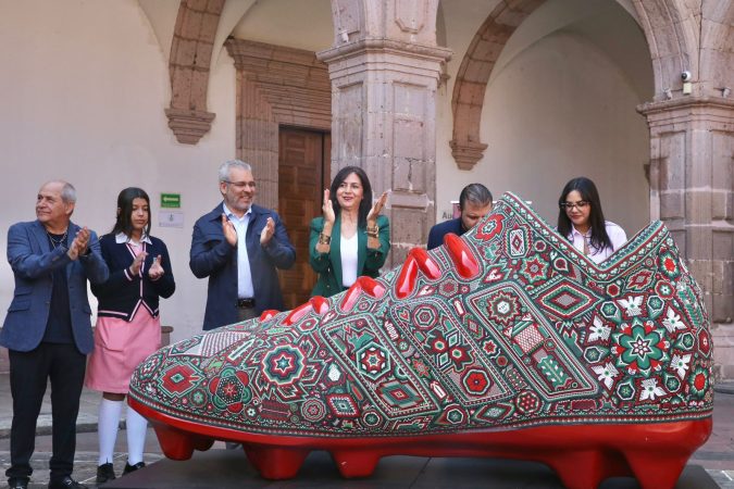 Bedolla inaugura en el Clavijero la exposición “La pasión nos une” para inspirar a la niñez michoacana